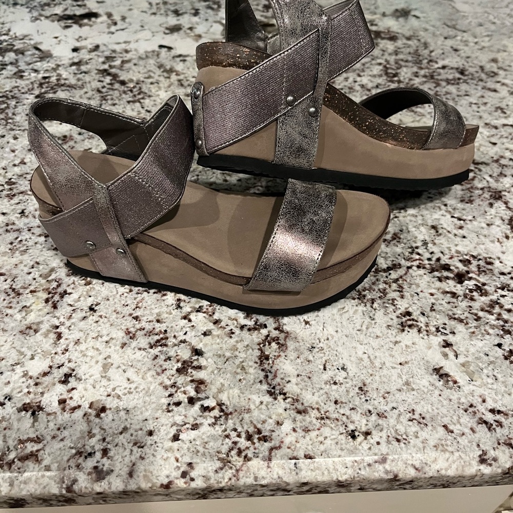 Stylish Metallic Sandals